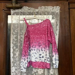 NWOT Brand  new cute pink and leopard print long sleeve /shoulder off the top